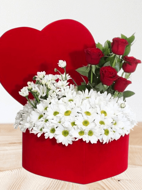  Alanya online çiçek - Kalp Kutuda Papatya ve Güller