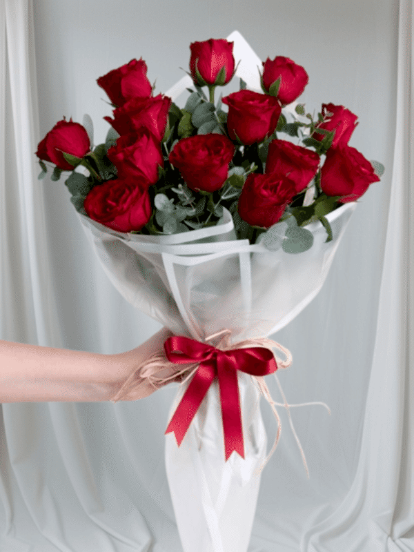 Alanya çiçekçi - 13 Kırmızı Gül Buketi